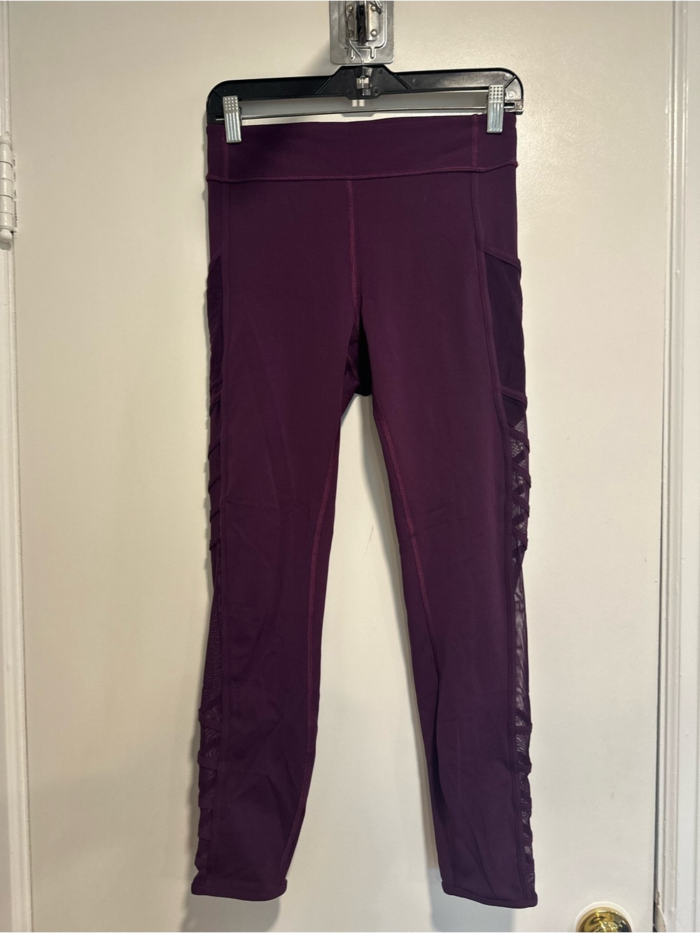 Lululemon Wild and Free purple leggings mesh sides/ pockets strappy detailing.